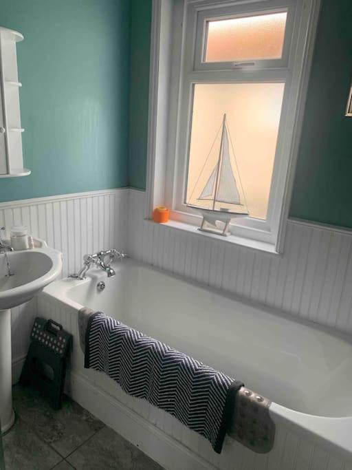 Large Character Home, Hot Tub, Beach 5 Min Walk Gorleston-On-Sea Bagian luar foto