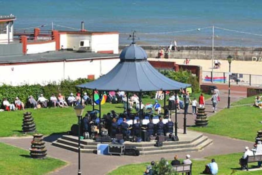 Large Character Home, Hot Tub, Beach 5 Min Walk Gorleston-On-Sea Bagian luar foto
