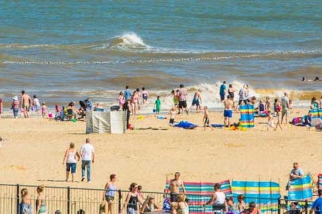Large Character Home, Hot Tub, Beach 5 Min Walk Gorleston-On-Sea Bagian luar foto